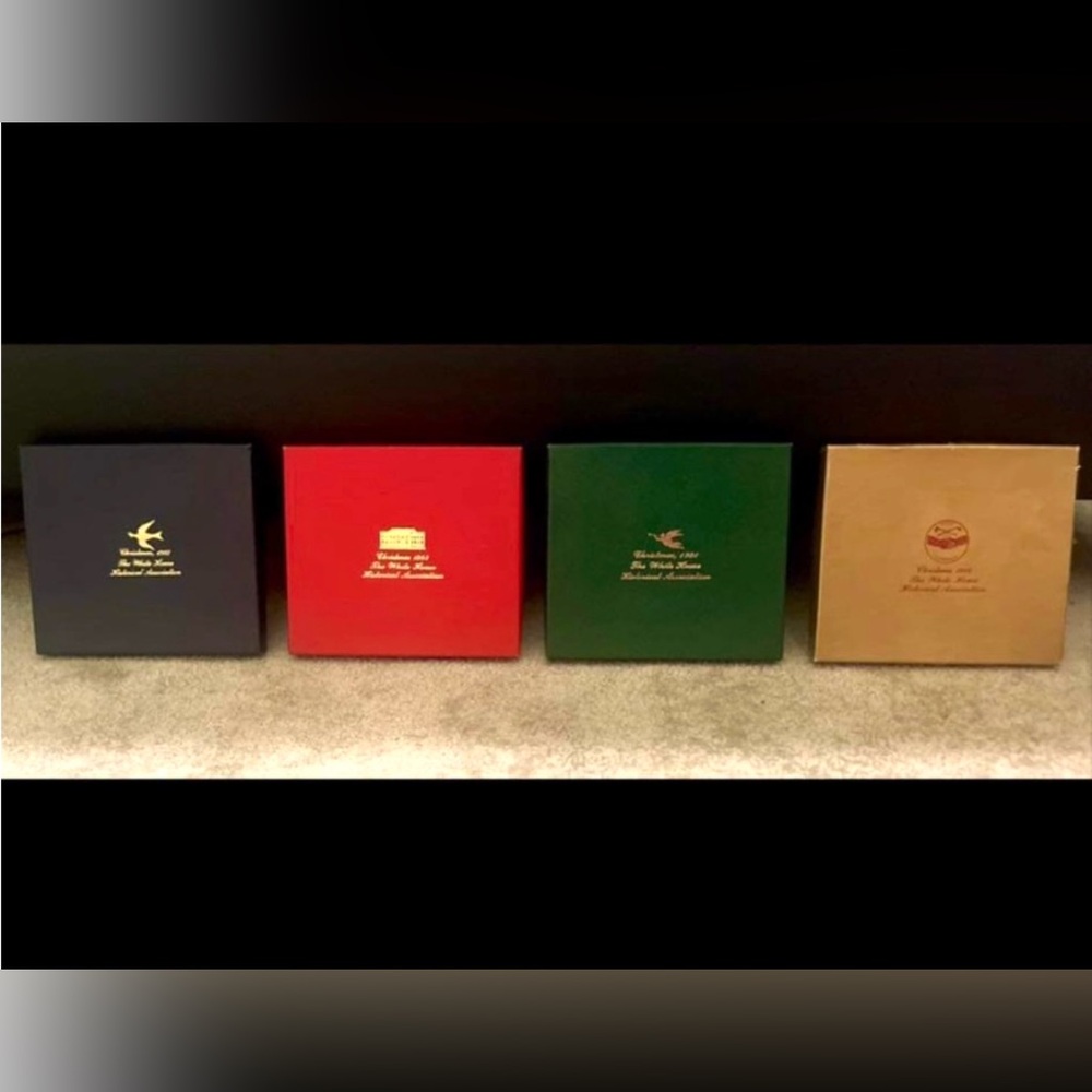 This is a set of 4 ornaments shipped from the Presidential White House. 🔥🔥🔥